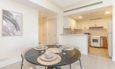 Luxurious 2BR in Dubai Marina & Pool and Balcony